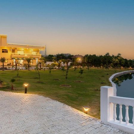 Brookvale Manor By Stayvista - Private Pool Haven With Endless Views & Indoor Fun Sohna Екстериор снимка