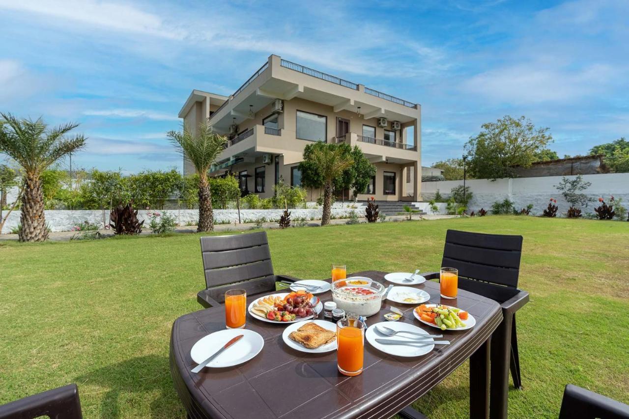Brookvale Manor By Stayvista - Private Pool Haven With Endless Views & Indoor Fun Sohna Екстериор снимка
